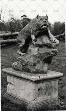 Statue chien parc Château de Beauregard